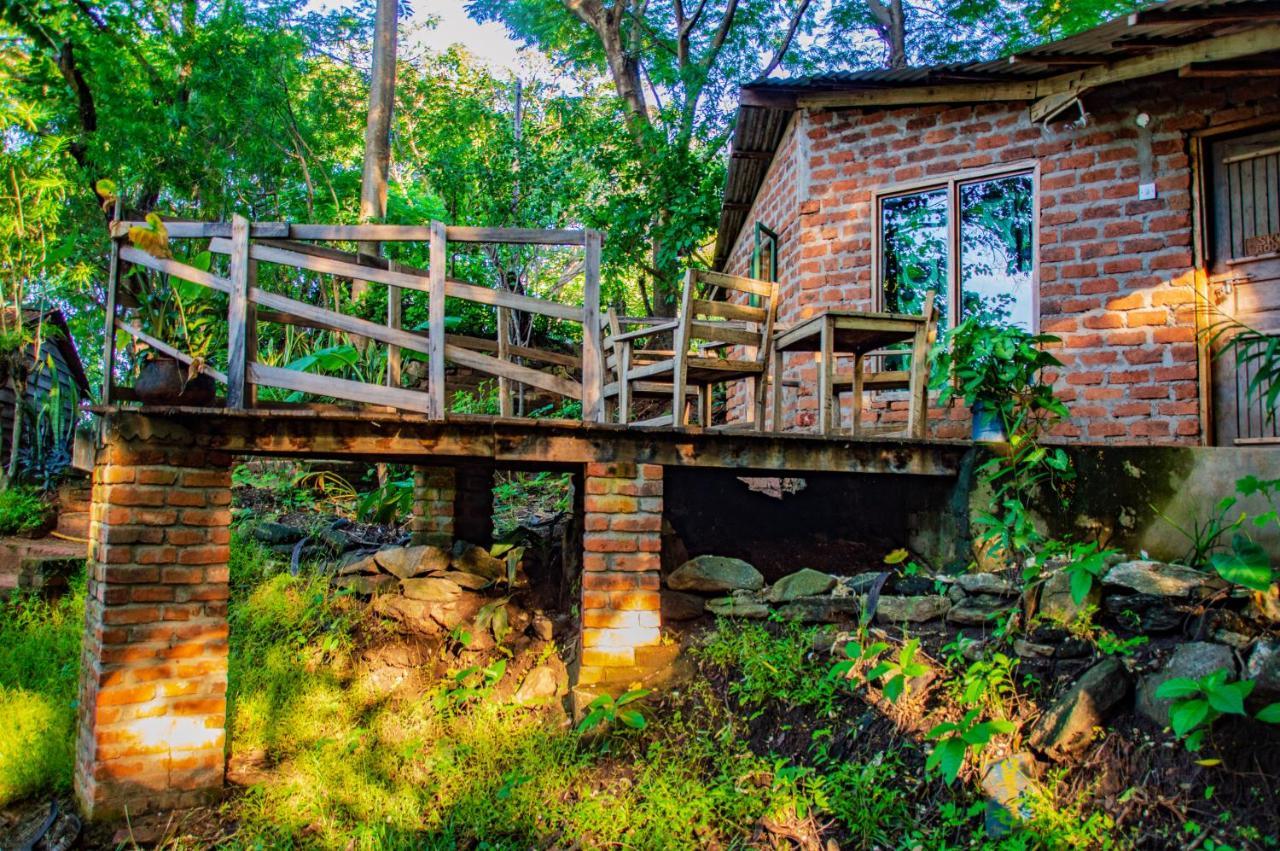 Butterfly Space- A Non-Profit Eco-Lodge Nkhata Bay Eksteriør bilde